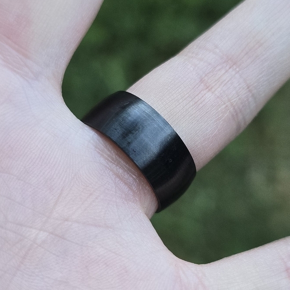 🖤 Smooth Matte Black Ring - Picture 2 of 7